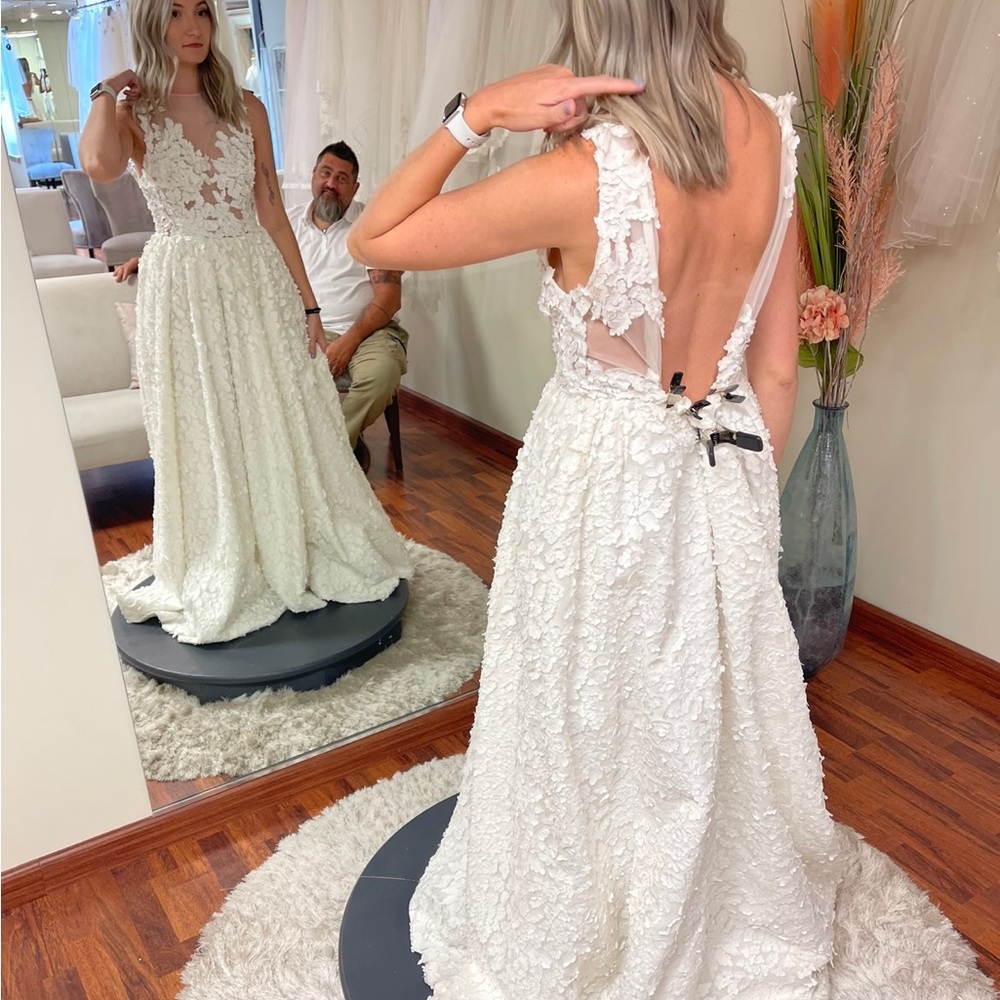 Never worn Eugenia Couture size 10 wedding dress!